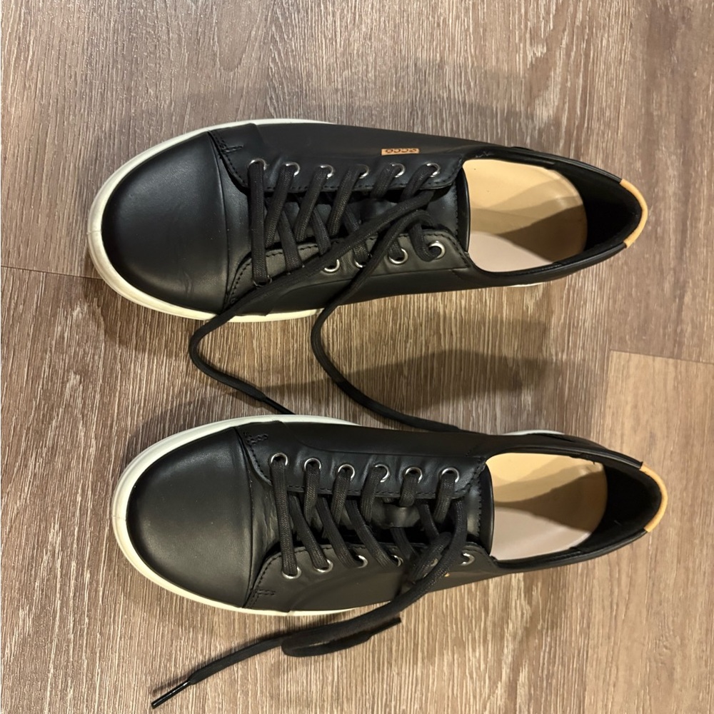 Ecco Black Leather Low-Top Sneakers with Cream Heel Accent